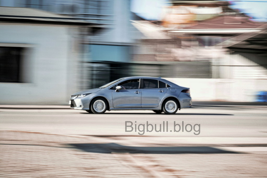 Understanding the Difference Between EVs and Hybrids
